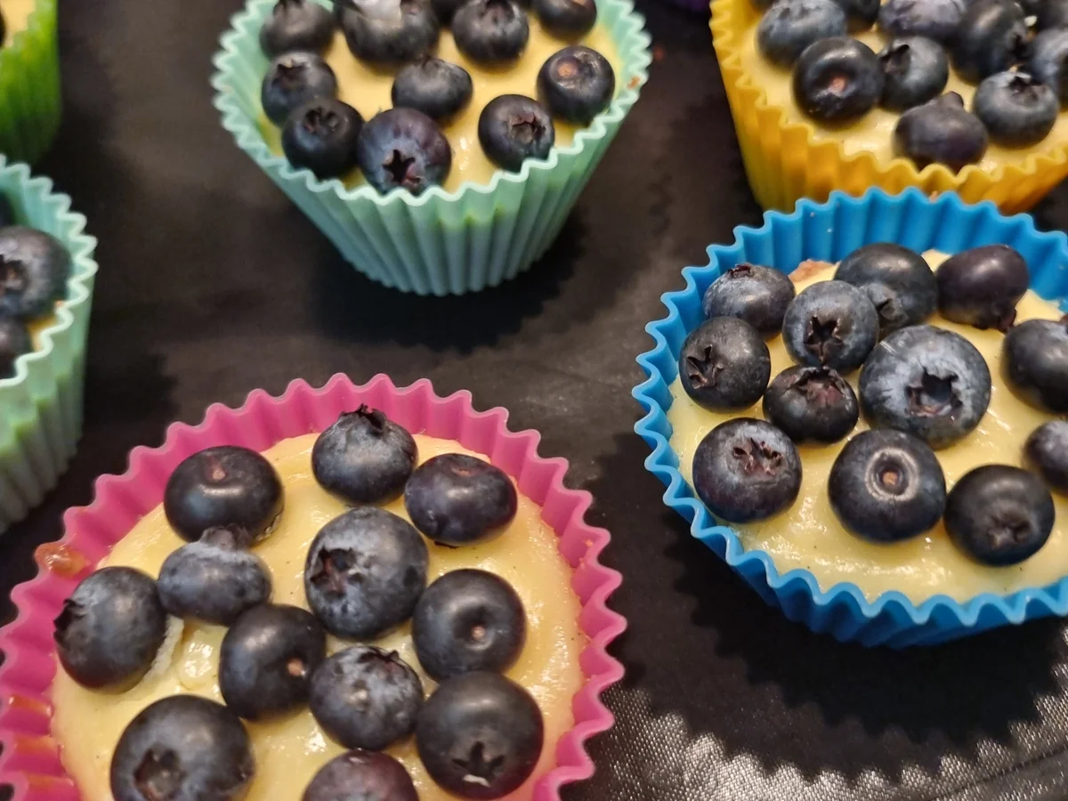 Mini-Cheescakes mit Blaubeeren und Baiserhaube - Rezept - Bild Nr. 16610