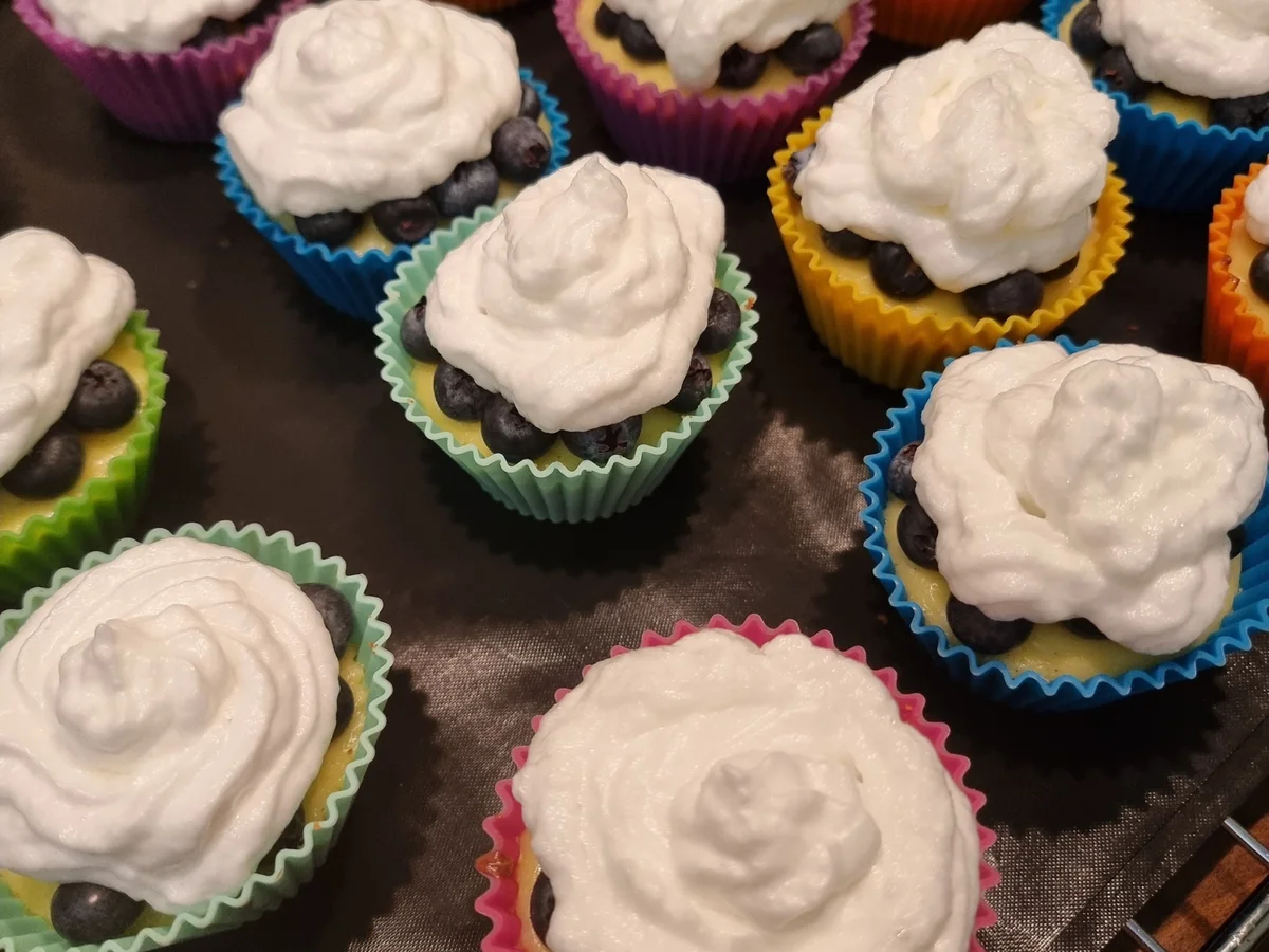 Mini-Cheescakes mit Blaubeeren und Baiserhaube - Rezept - Bild Nr. 16611