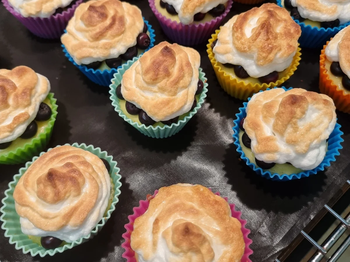 Mini-Cheescakes mit Blaubeeren und Baiserhaube - Rezept - Bild Nr. 16612