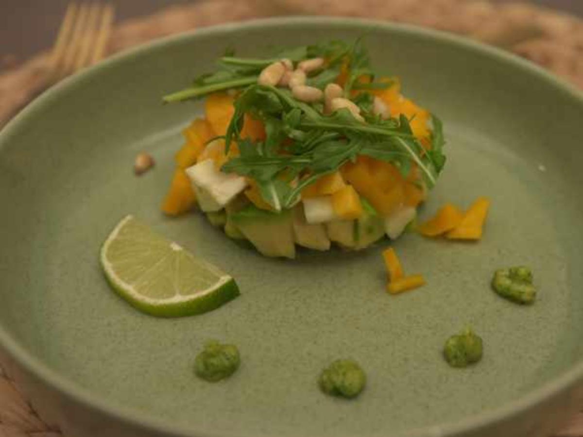 Avocado- Mozzarella- Mango Türmchen mit Rucolapesto - Rezept - kochbar.de