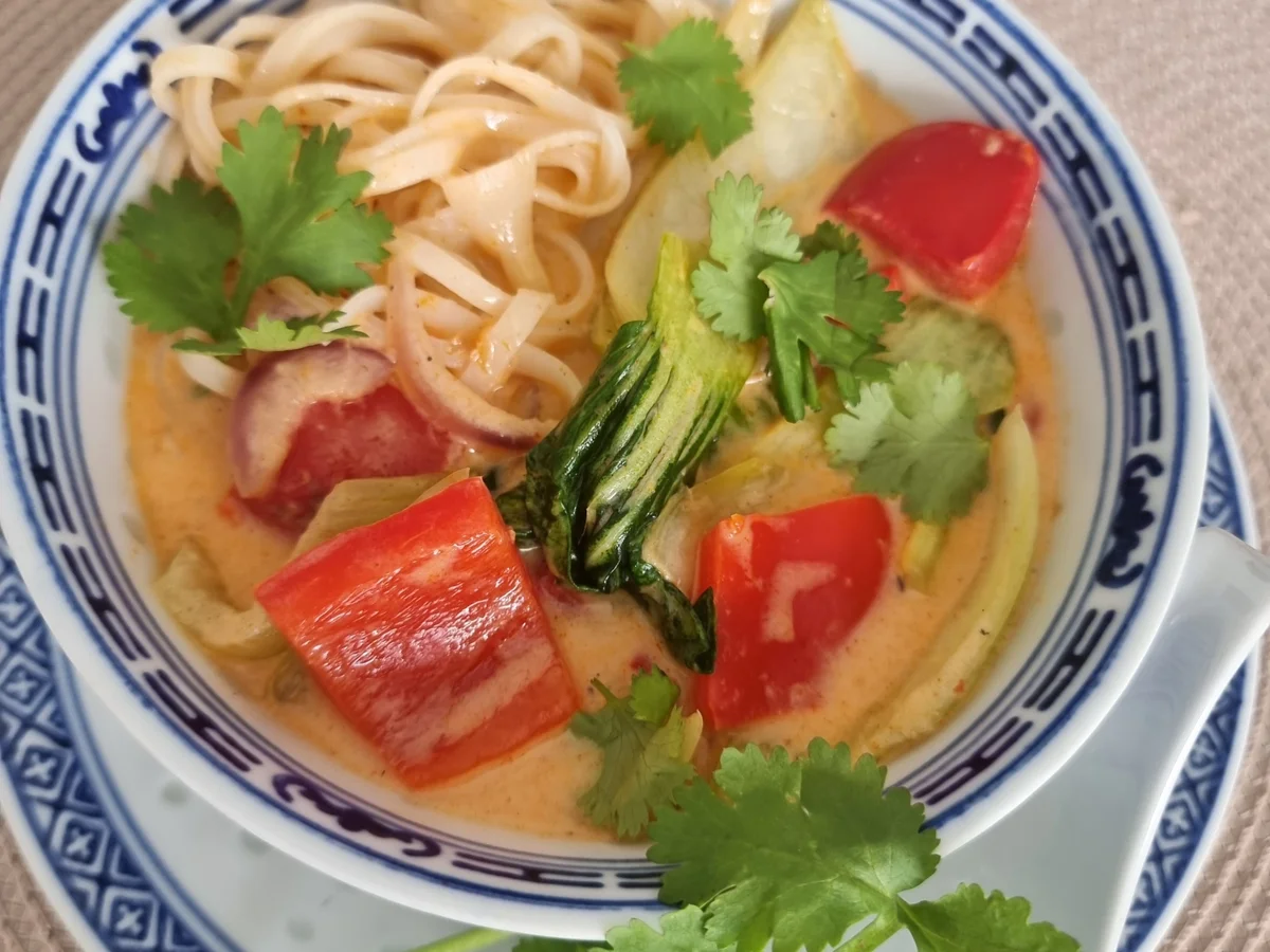 Thai -Nudelsuppe mit Gemüse - Rezept - Bild Nr. 16596