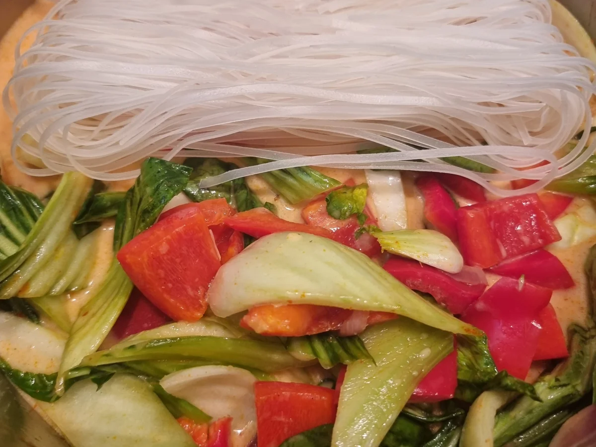 Thai -Nudelsuppe mit Gemüse - Rezept - Bild Nr. 16603