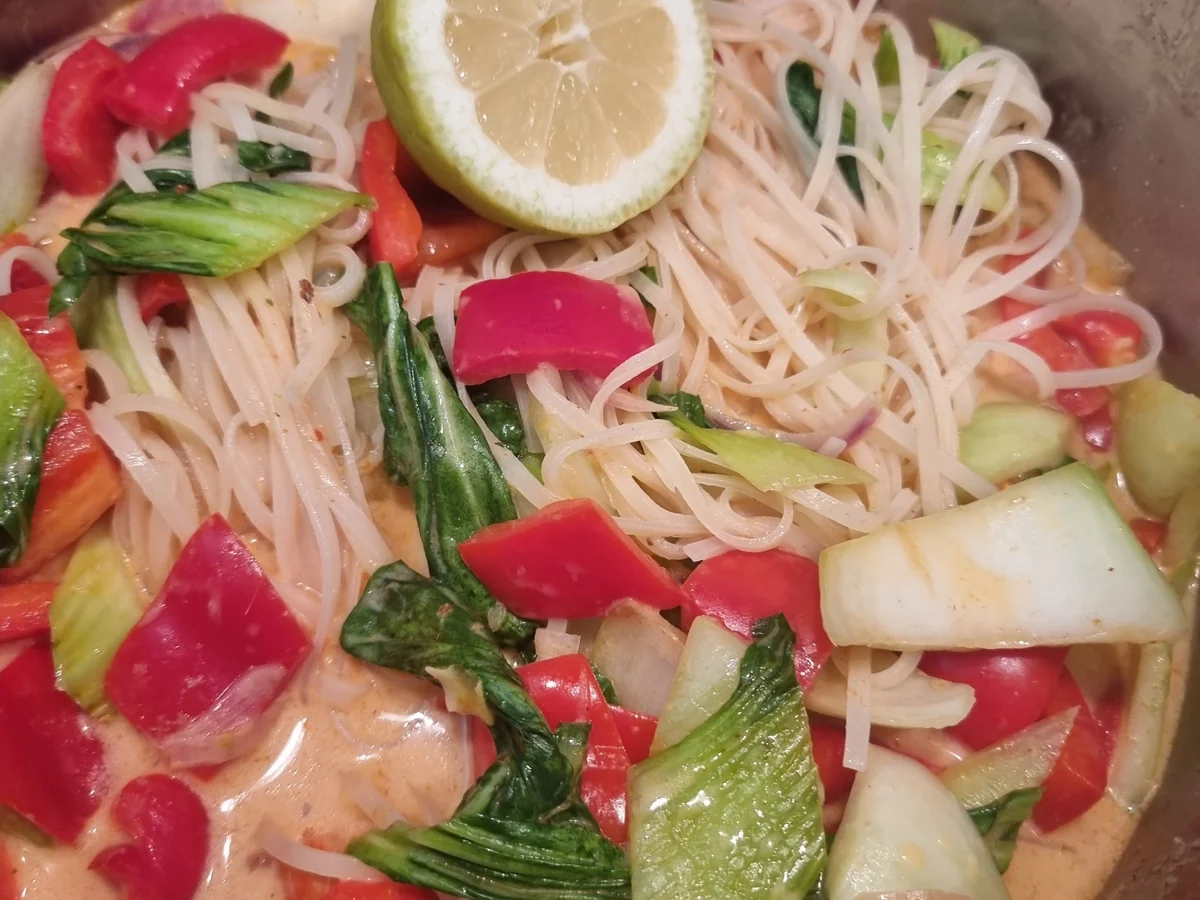 Thai -Nudelsuppe mit Gemüse - Rezept - Bild Nr. 16604