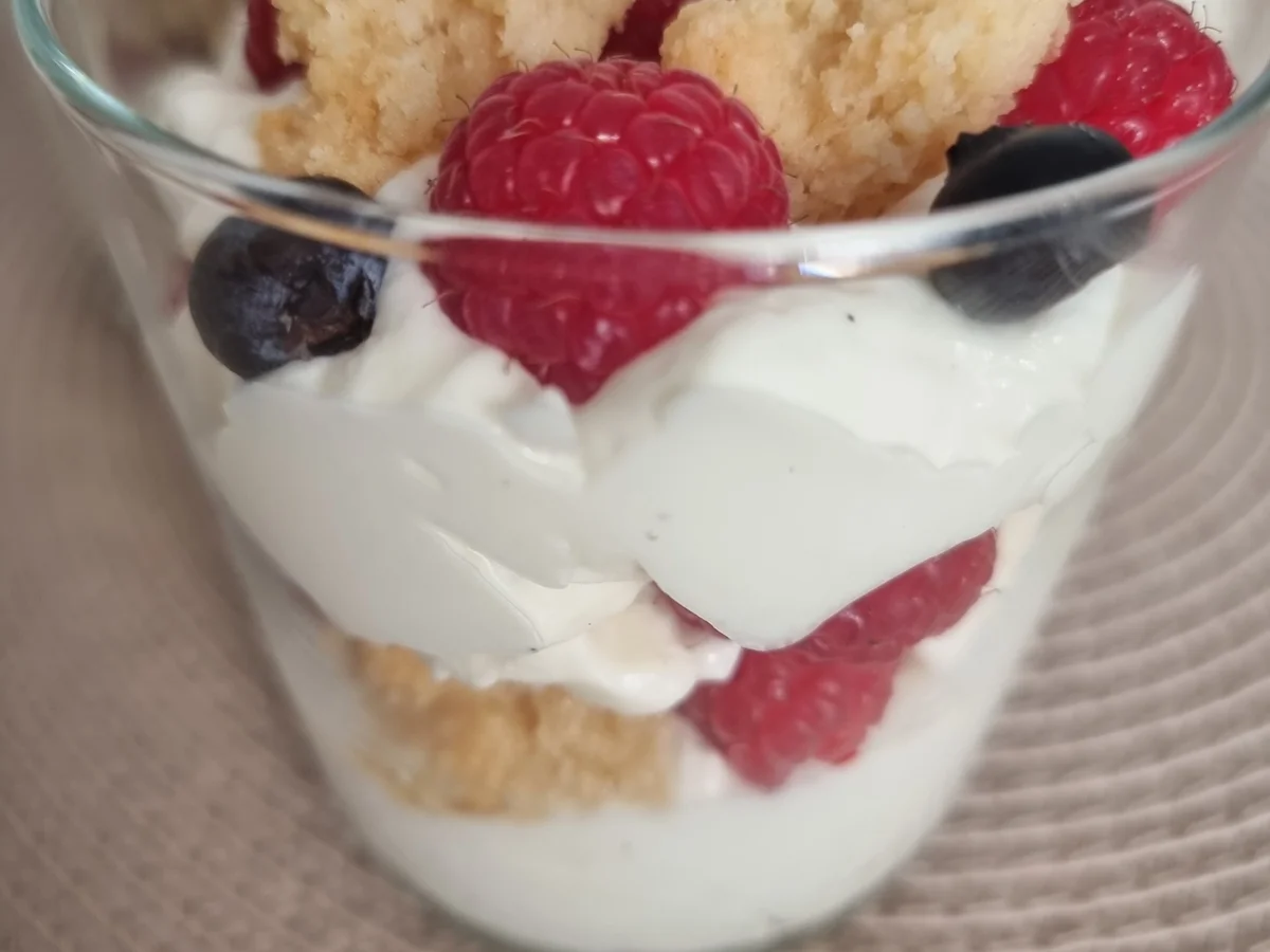 Rezept: Cheescake-Creme mit Himbeeren und Streuseln Bild Nr. 16596 Cheescake-Creme mit Himbeeren und Streuseln - Rezept - Bild Nr. 16596