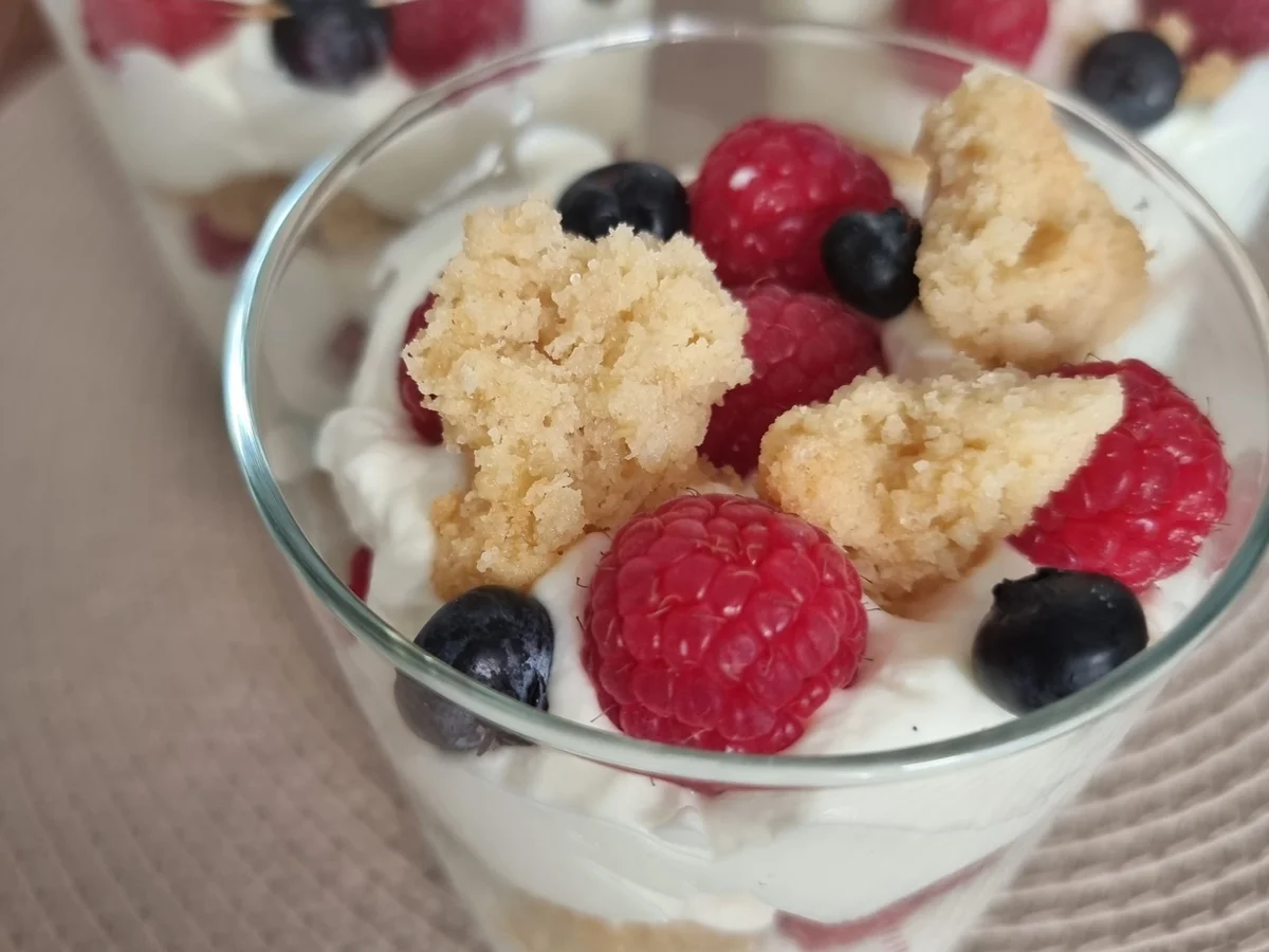 Rezept: Cheescake-Creme mit Himbeeren und Streuseln Bild Nr. 16609 Cheescake-Creme mit Himbeeren und Streuseln - Rezept - Bild Nr. 16609