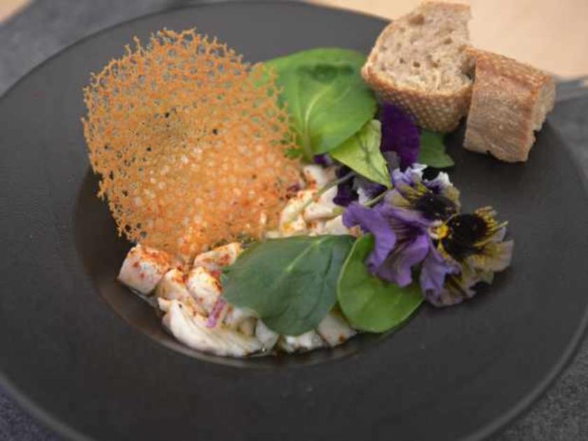 Ceviche mit Dillöl, Sauerteigbaguette und Wildkräutersalat - Rezept ...