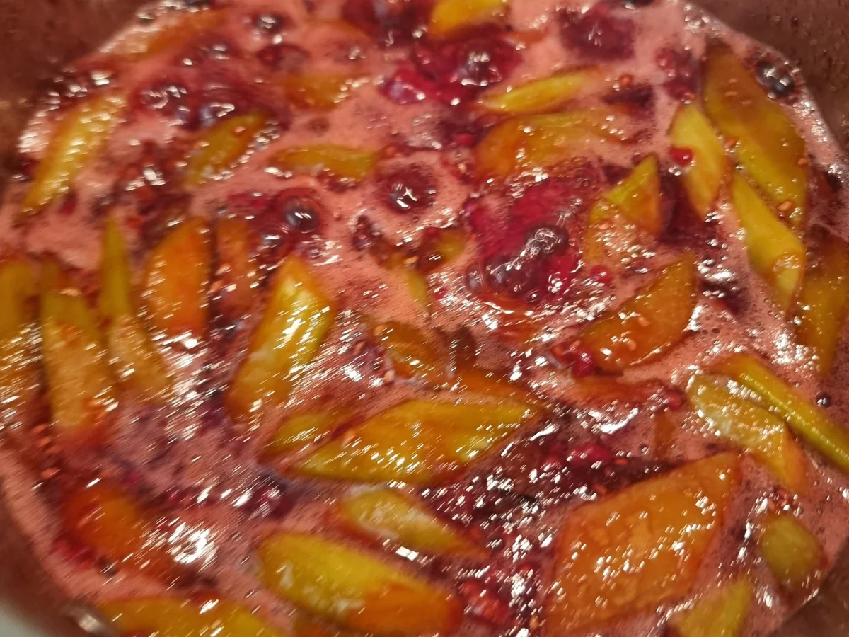 Rezept: Rhabarber-Himbeer-Marmelade Bild Nr. 16600 Rhabarber-Himbeer-Marmelade - Rezept - Bild Nr. 16600