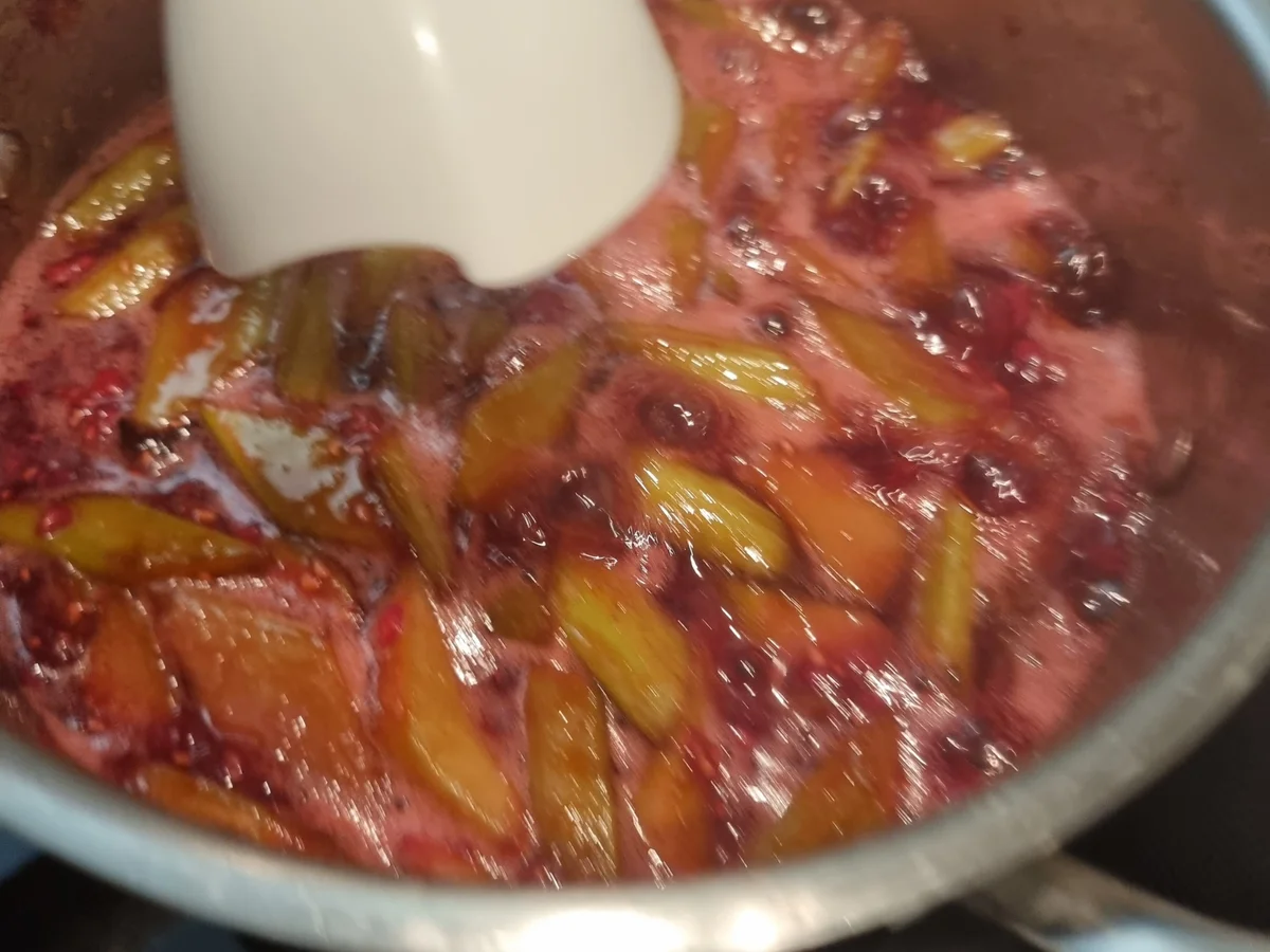 Rezept: Rhabarber-Himbeer-Marmelade Bild Nr. 16601 Rhabarber-Himbeer-Marmelade - Rezept - Bild Nr. 16601