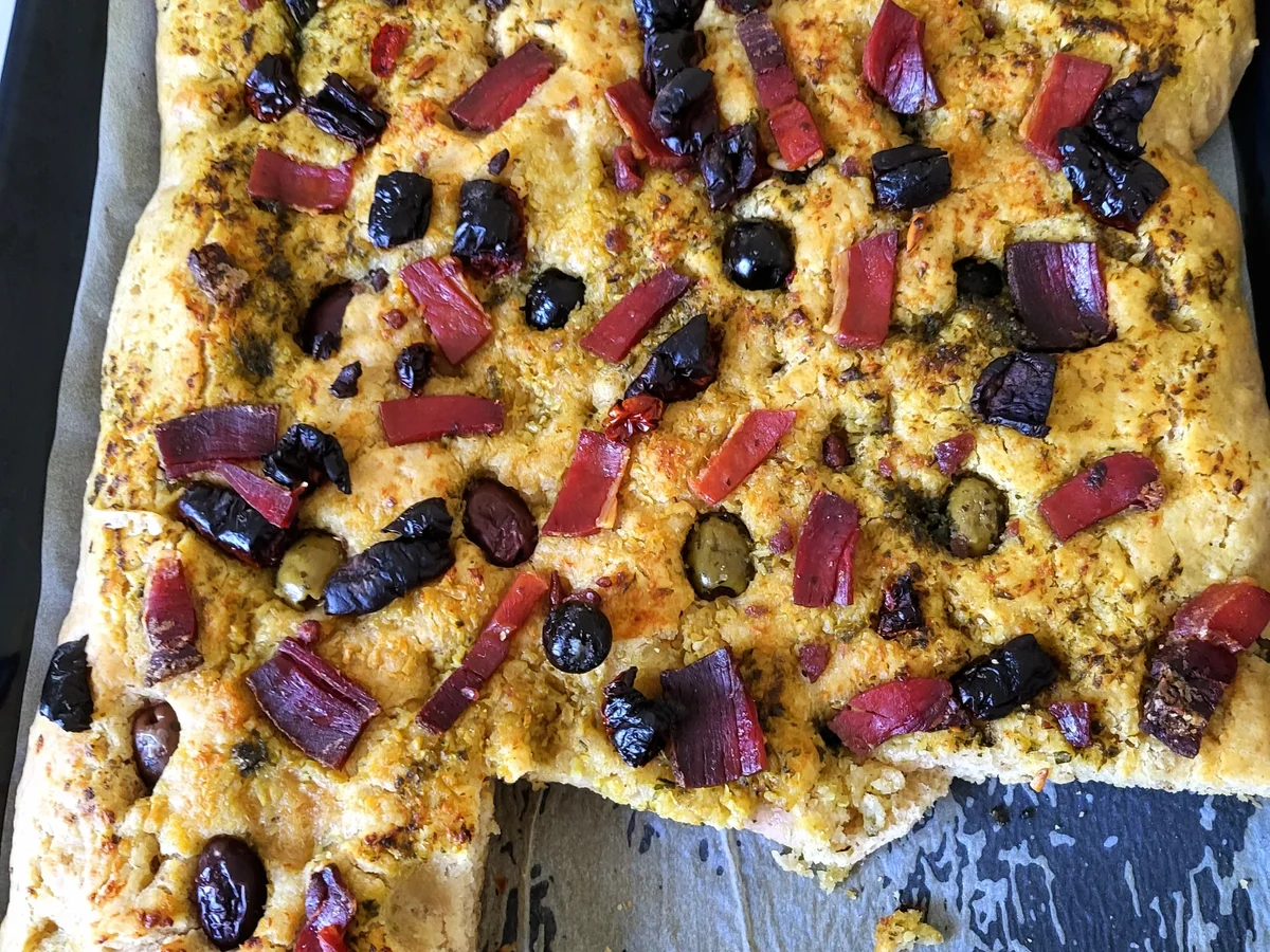 Foccacia mit Bärlauchpesto aus Sauerteig - Rezept - Bild Nr. 16599