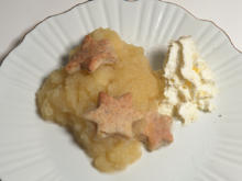 Gedeckter Gewürz-Apfelkuchen mit Tonkabohnen-Sahne - Rezept - Bild Nr. 16596