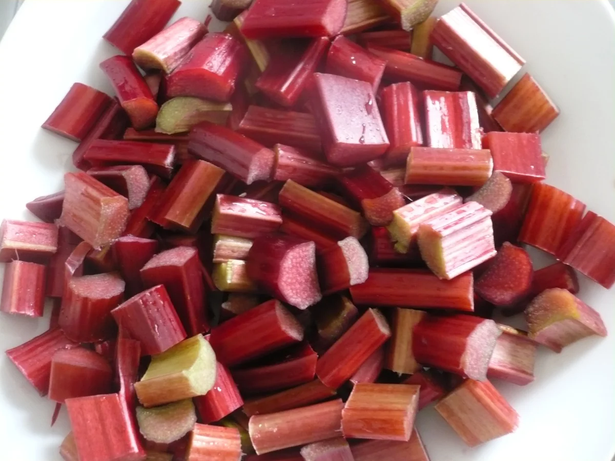 Rhabarberkuchen mit Quark und Streusel - Rezept - Bild Nr. 3