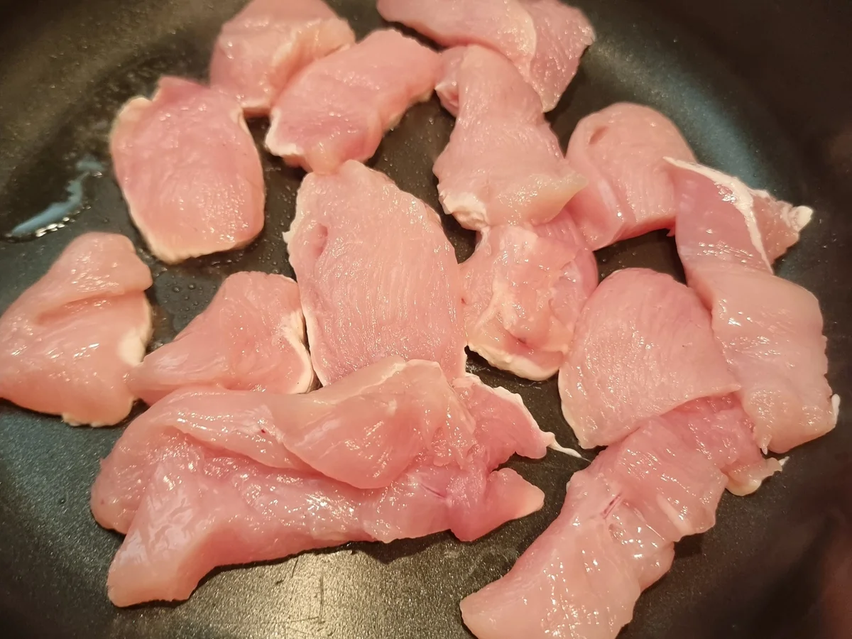 Hähnchenpfanne mit Spargel und Pfifferlingen - Rezept - Bild Nr. 16598