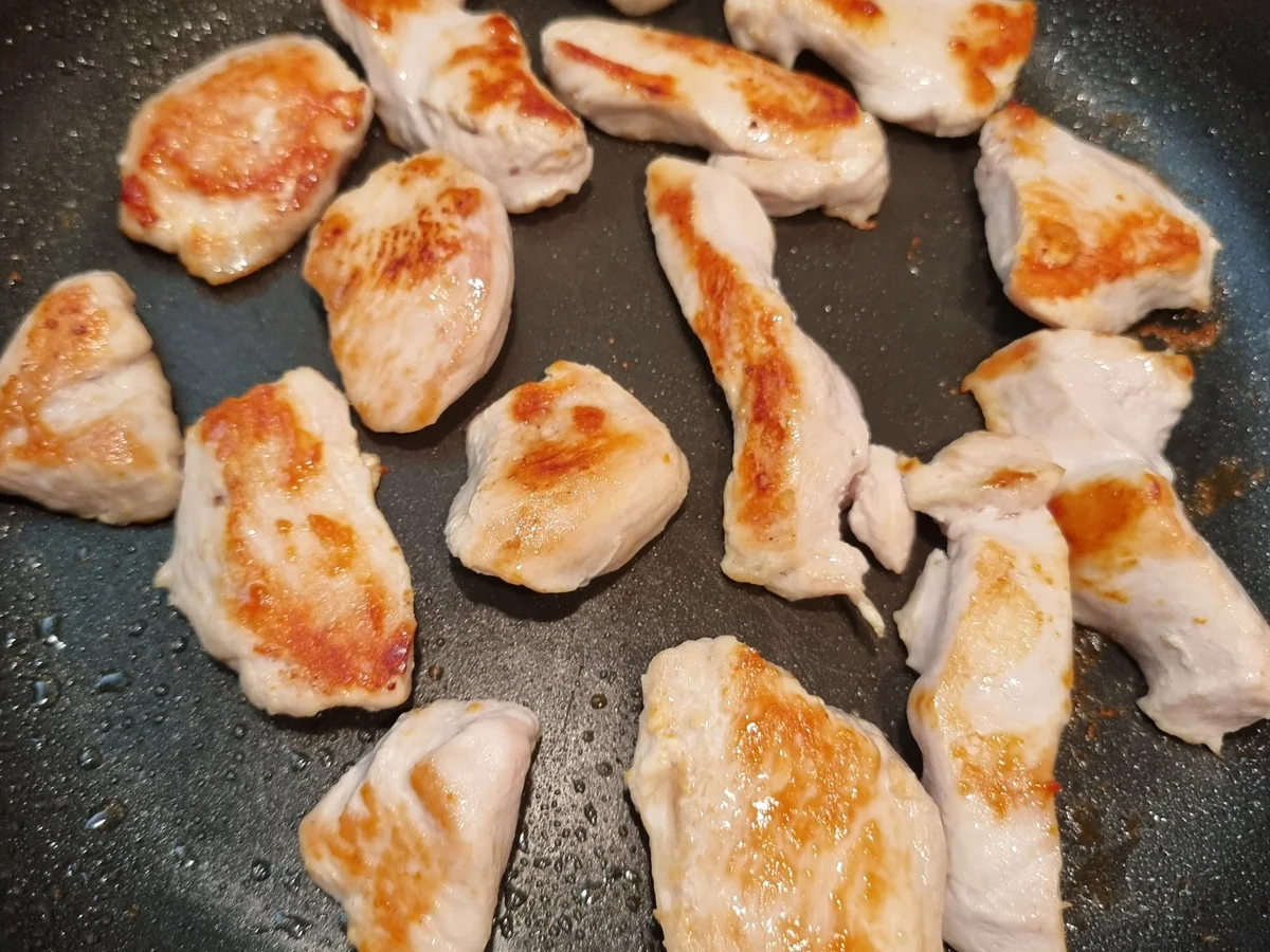 Hähnchenpfanne mit Spargel und Pfifferlingen - Rezept - Bild Nr. 16599