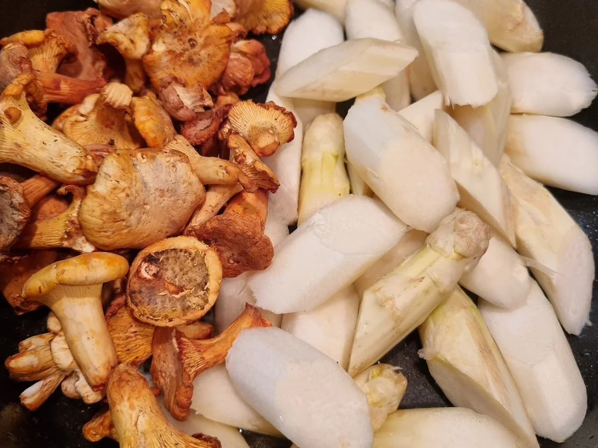 Hähnchenpfanne mit Spargel und Pfifferlingen - Rezept - Bild Nr. 16602