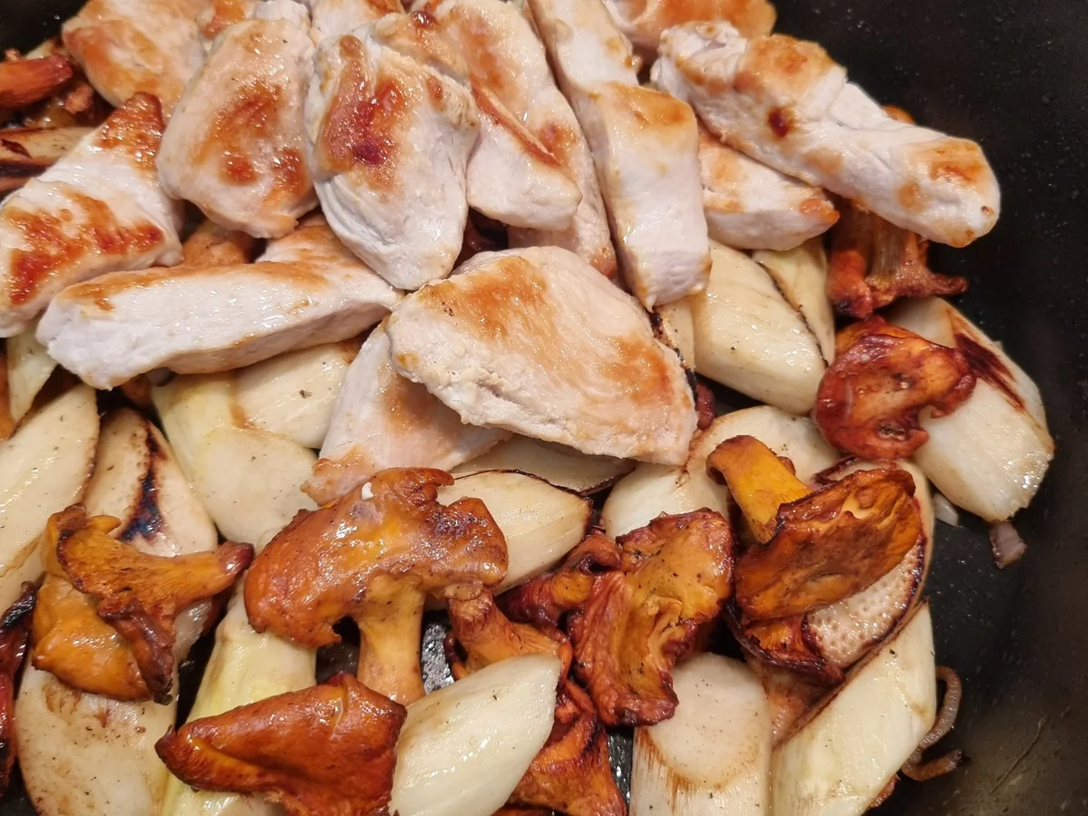 Hähnchenpfanne mit Spargel und Pfifferlingen - Rezept - Bild Nr. 16604