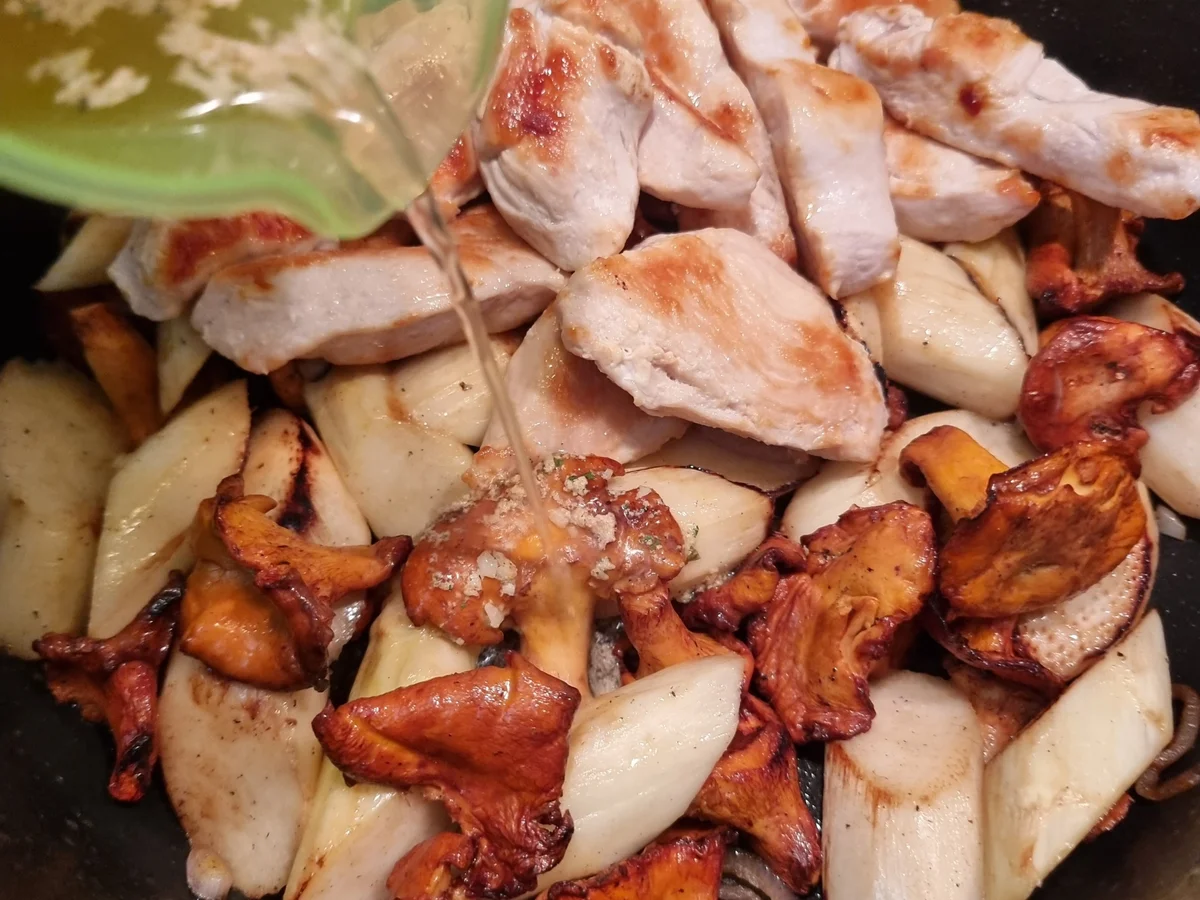 Hähnchenpfanne mit Spargel und Pfifferlingen - Rezept - Bild Nr. 16605