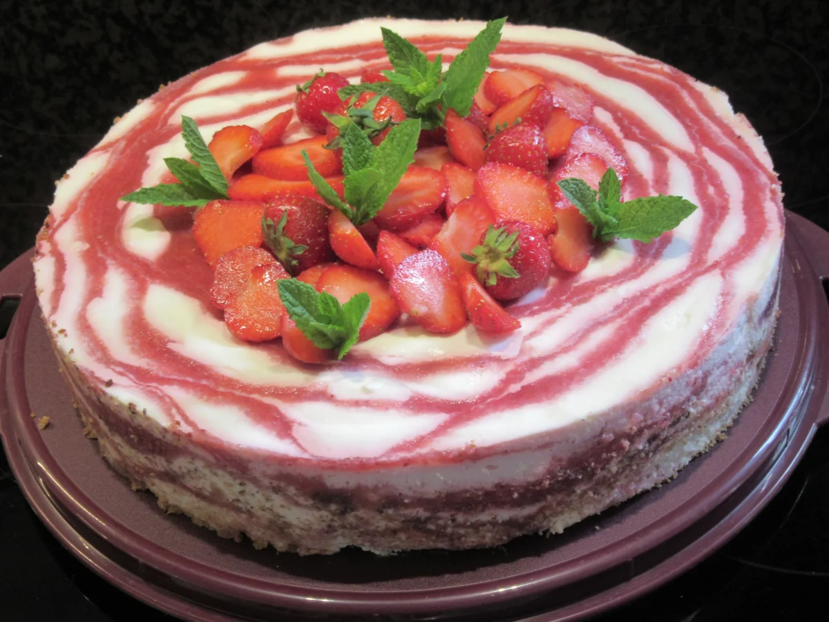 Backen: Gestreifte Erdbeertorte - Rezept - Bild Nr. 16596