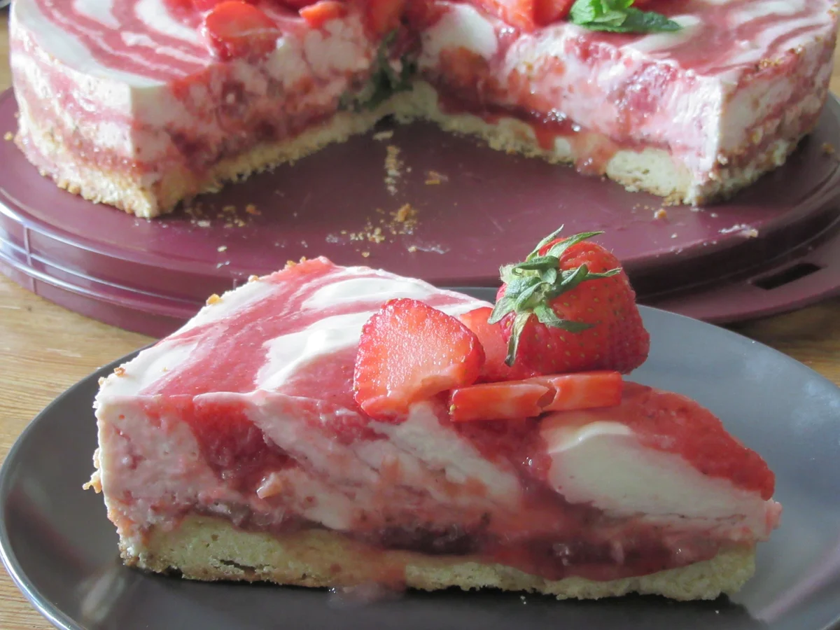 Backen: Gestreifte Erdbeertorte - Rezept - Bild Nr. 16597