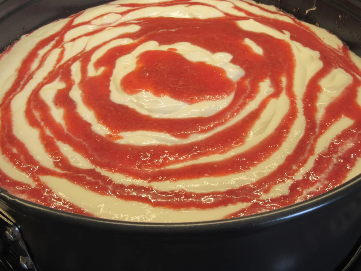 Backen: Gestreifte Erdbeertorte - Rezept - Bild Nr. 16600