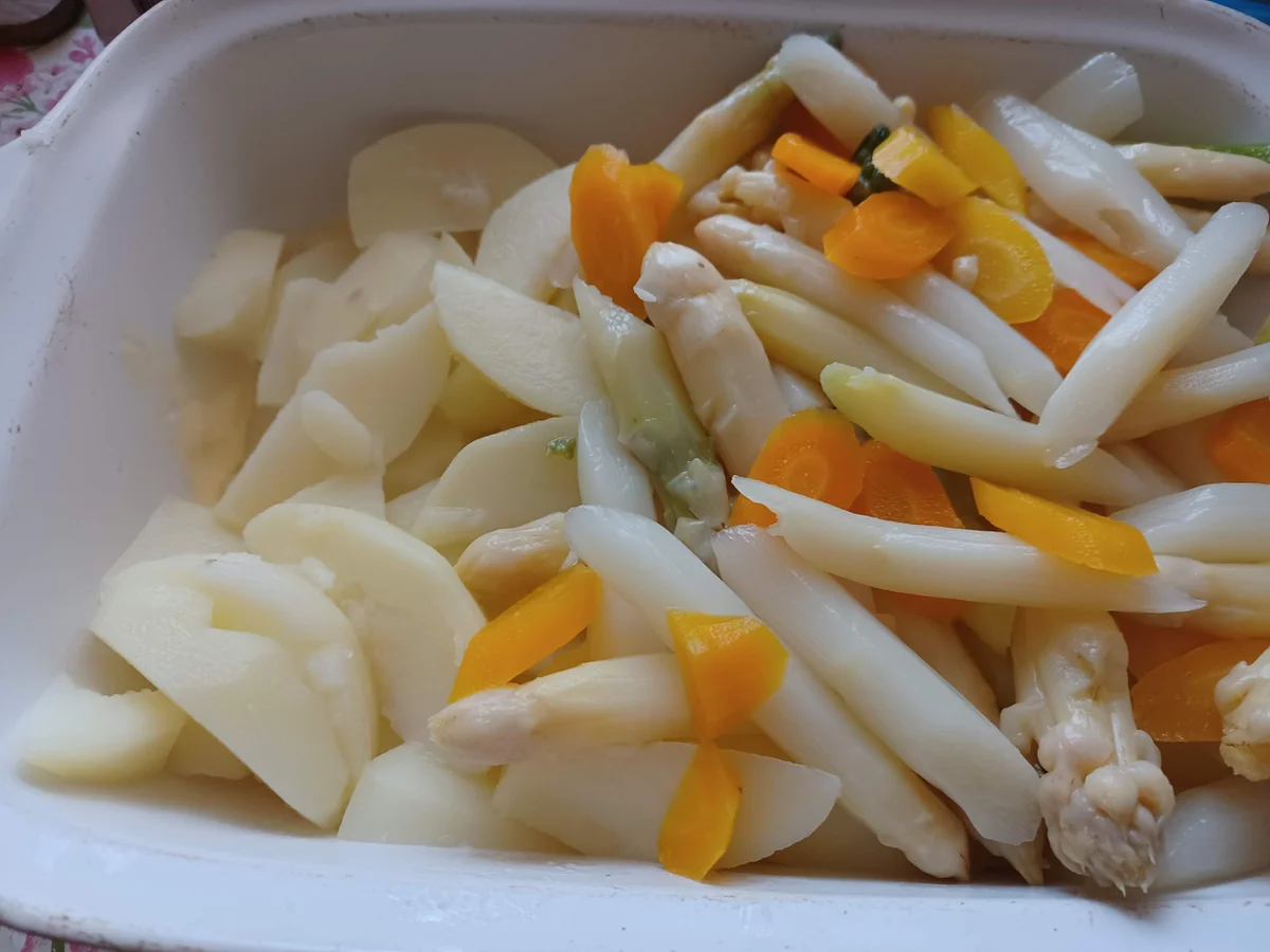 Rezept: Spargel mit Hähnchenbrust überbacken Bild Nr. 16606 Spargel mit Hähnchenbrust überbacken - Rezept - Bild Nr. 16606