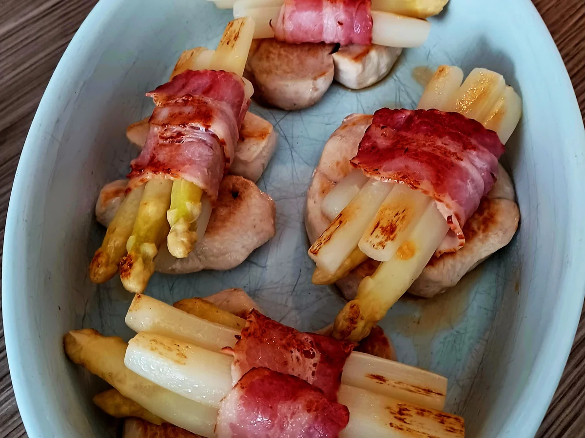 Gratiniertes Schweinefilet mit Spargelpäckchen - Rezept - Bild Nr. 16601