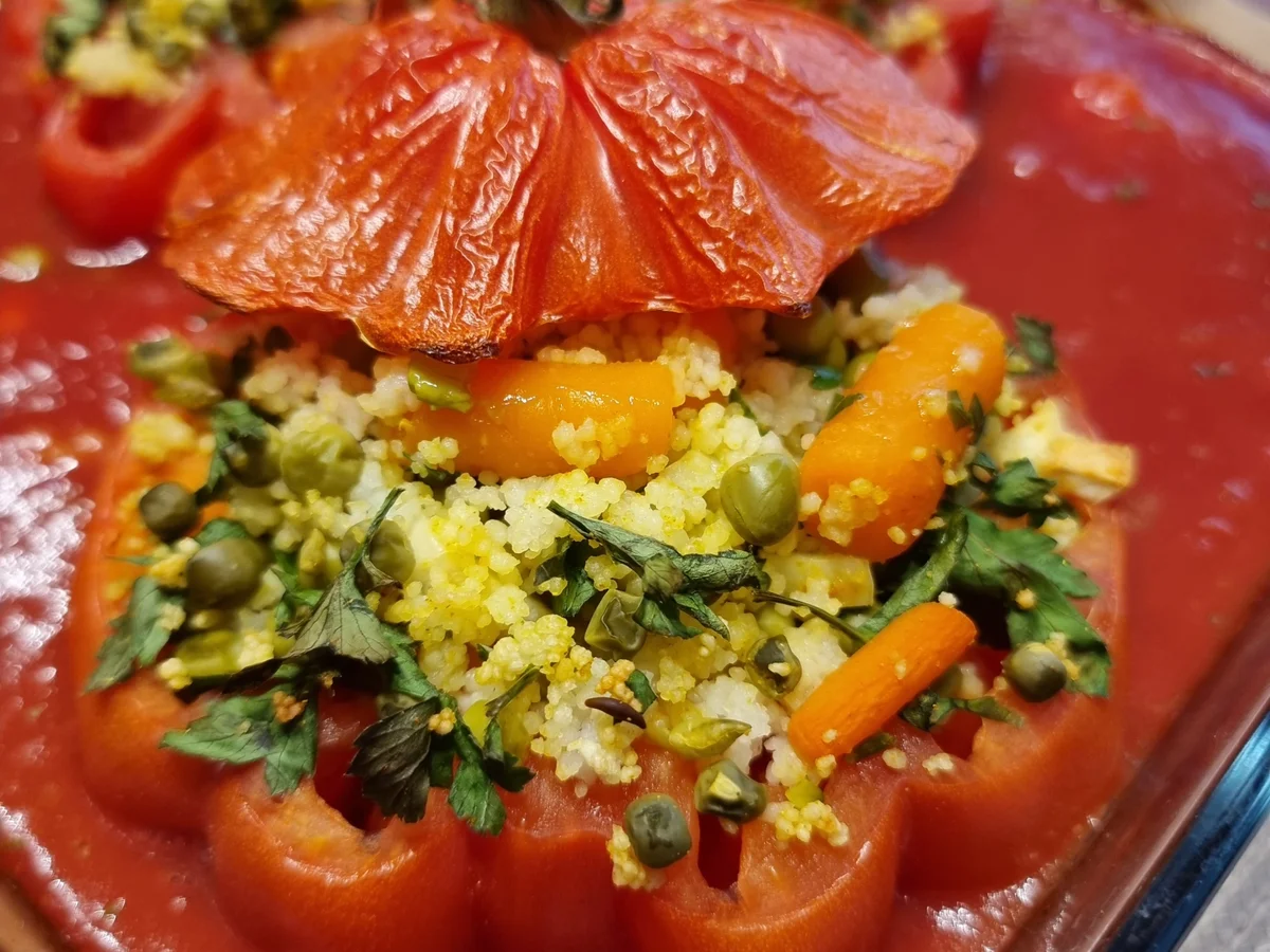 Rezept: Gefüllte Ochsenherztomaten mit Couscous und Gemüse Bild Nr. 16619 Gefüllte Ochsenherztomaten mit Couscous und Gemüse - Rezept - Bild Nr. 16619