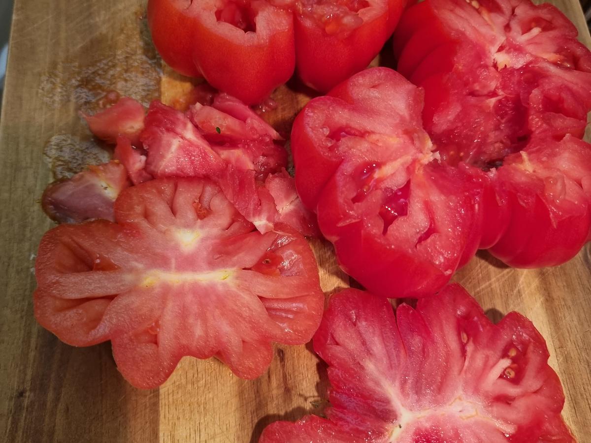 Gefüllte Ochsenherztomaten mit Couscous und Gemüse - einfach - von ...