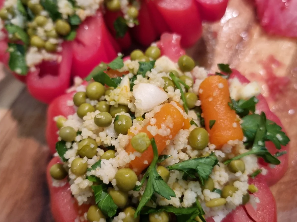 Rezept: Gefüllte Ochsenherztomaten mit Couscous und Gemüse Bild Nr. 16625 Gefüllte Ochsenherztomaten mit Couscous und Gemüse - Rezept - Bild Nr. 16625