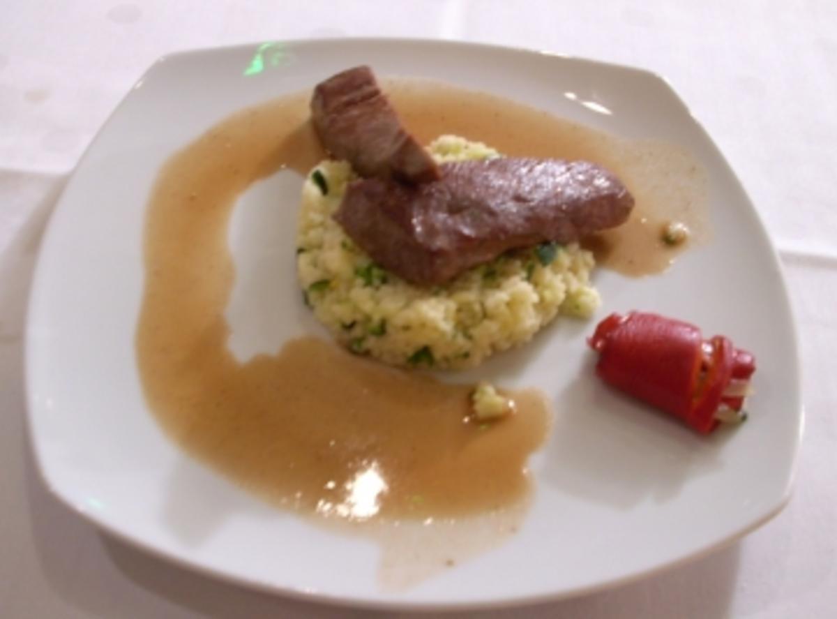 Lammlachse an Rotwein-Vanille-Soße mit Gemüsecouscous - Rezept