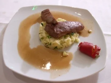 Lammlachse an Rotwein-Vanille-Soße mit Gemüsecouscous - Rezept