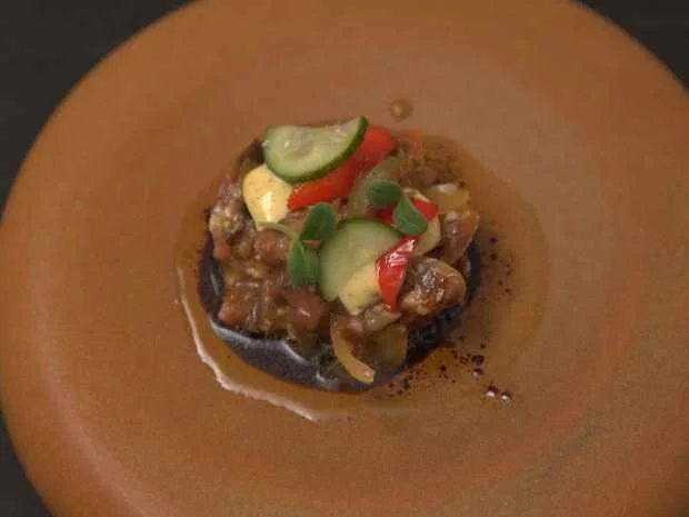 Rezept: Tomatentatar mit grüner Pfeffer-Mayo und gebratener Spitzpaprika Bild Nr. 2 Tomatentatar mit grüner Pfeffer-Mayo und gebratener Spitzpaprika - Rezept - Bild Nr. 2