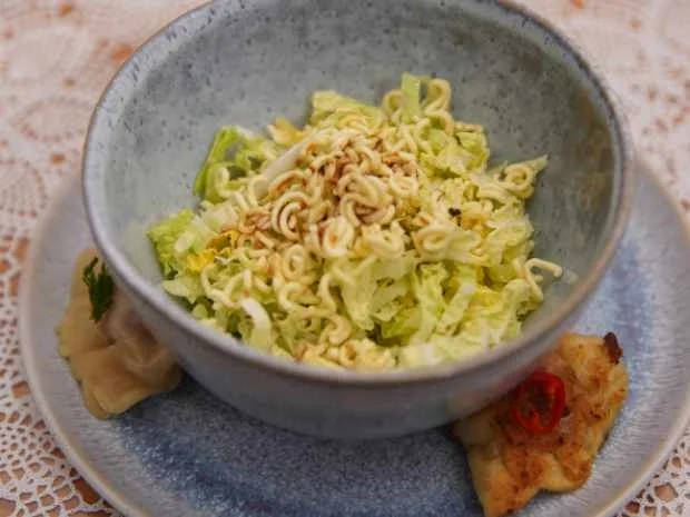 Rezept: Getrüffelte Hirsch-Gyoza und Salat mit Crunch Bild Nr. 2 Getrüffelte Hirsch-Gyoza und Salat mit Crunch - Rezept - Bild Nr. 2