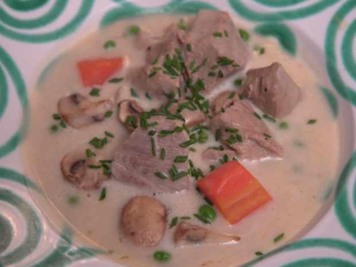 Kalbsragout mit Gemüse und Baguette - Rezept - kochbar.de