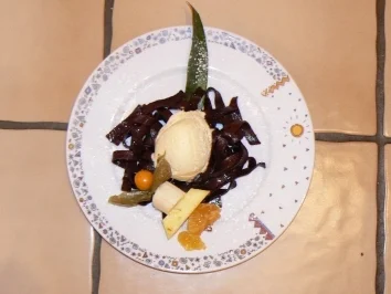 Rezept: Schokoladennudeln mit exotischem Früchtespieß Bild Nr. 2 Schokoladennudeln mit exotischem Früchtespieß - Rezept - Bild Nr. 2
