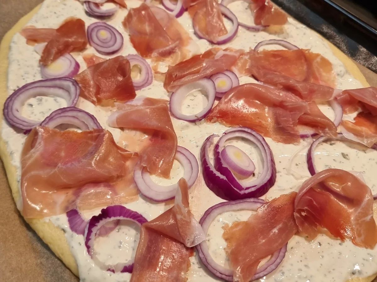 Flammkuchen mit Quark-Öl-Teig - Rezept - Bild Nr. 16635
