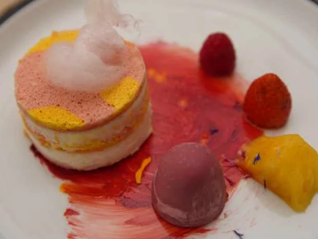 Rezept: Pina-Colada-Törtchen mit Himbeerpralinen Bild Nr. 16633 Pina-Colada-Törtchen mit Himbeerpralinen - Rezept - Bild Nr. 16633