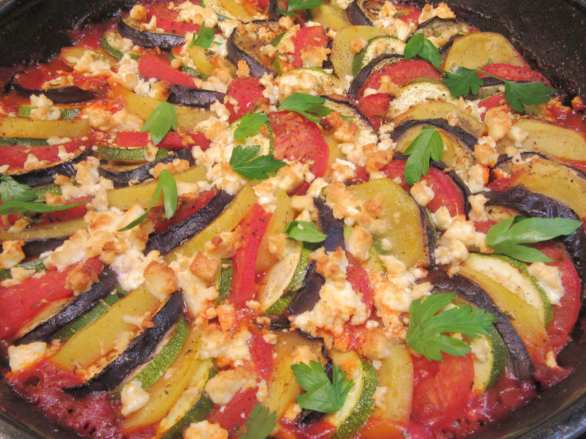 Gemüse: Ratatouille-Pfanne mit Schafskäse - Rezept - kochbar.de