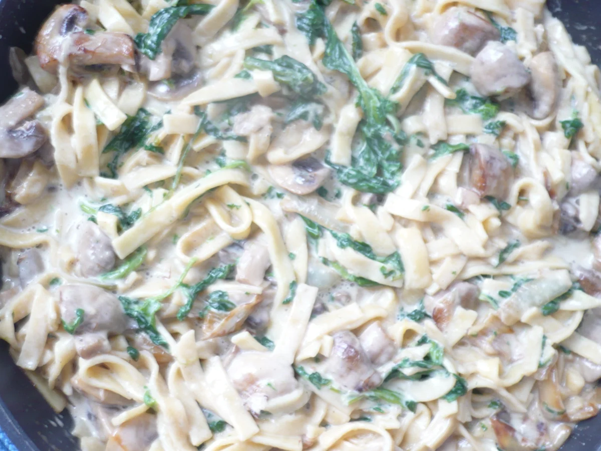 Nudeln mit Champignon - Spinat-Sauce - Rezept - Bild Nr. 2