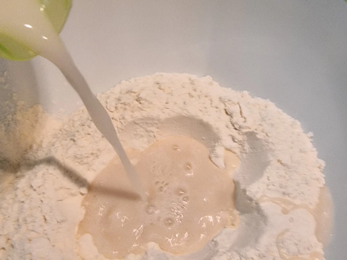 Scharfe Pizza mit Pilzen und Schinken - Rezept - Bild Nr. 16647