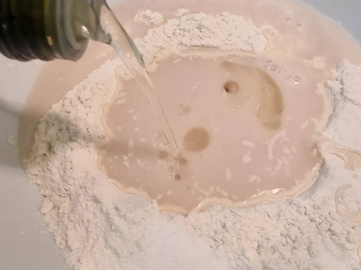 Scharfe Pizza mit Pilzen und Schinken - Rezept - Bild Nr. 16648