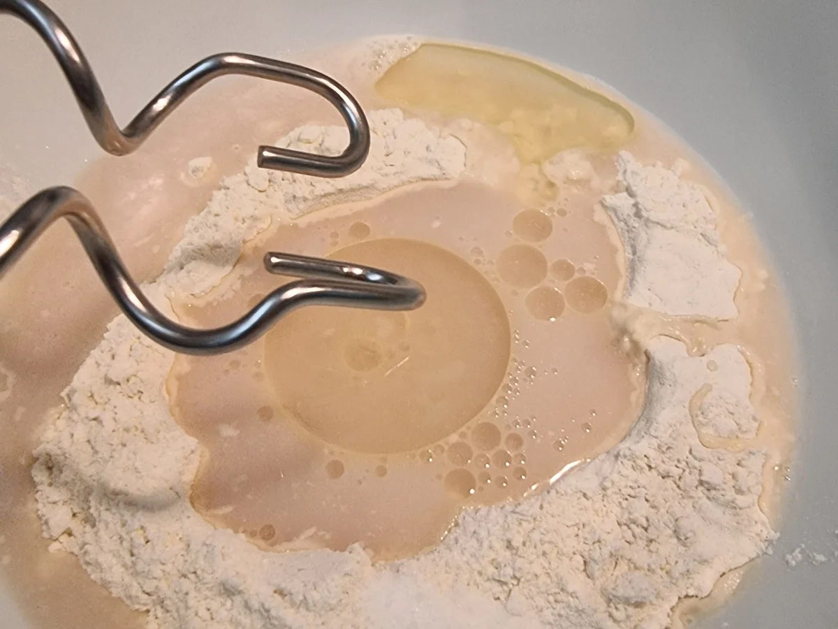 Scharfe Pizza mit Pilzen und Schinken - Rezept - Bild Nr. 16649