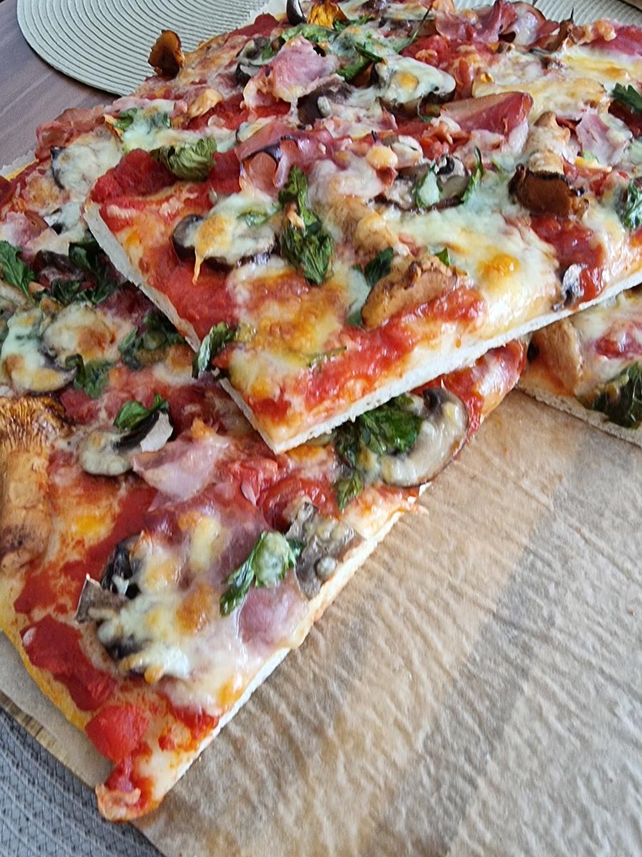 Scharfe Pizza mit Pilzen und Schinken - Rezept - Bild Nr. 16660