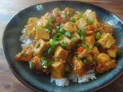 Eier-Tofu in Tomaten-Sojasauce mit Reis - Rezept - Bild Nr. 3