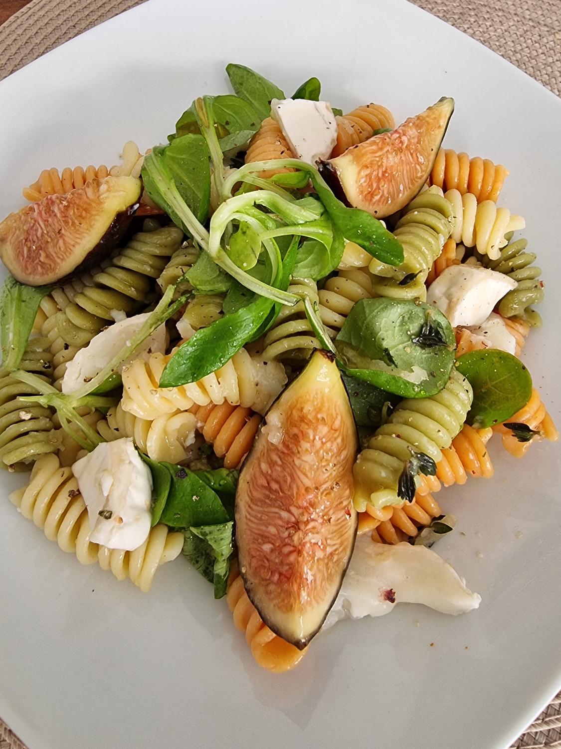 Nudeln mit Ziegenkäse ,Feldsalat und Feigen - Rezept - kochbar.de