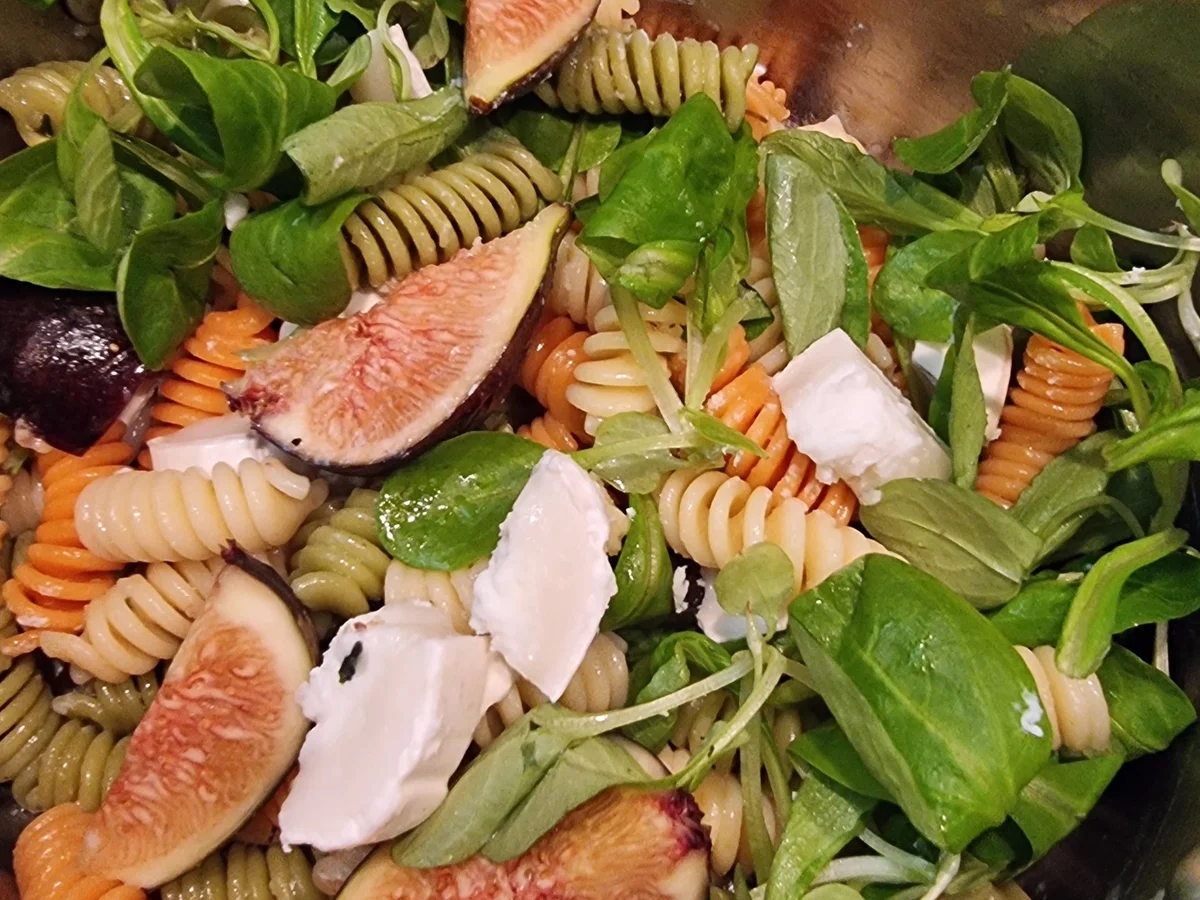 Nudeln mit Ziegenkäse ,Feldsalat und Feigen - Rezept - Bild Nr. 16655