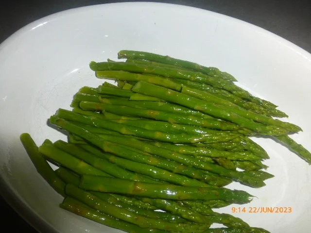 Salat von grünem Spargel und Basilikum - Rezept - Bild Nr. 16646