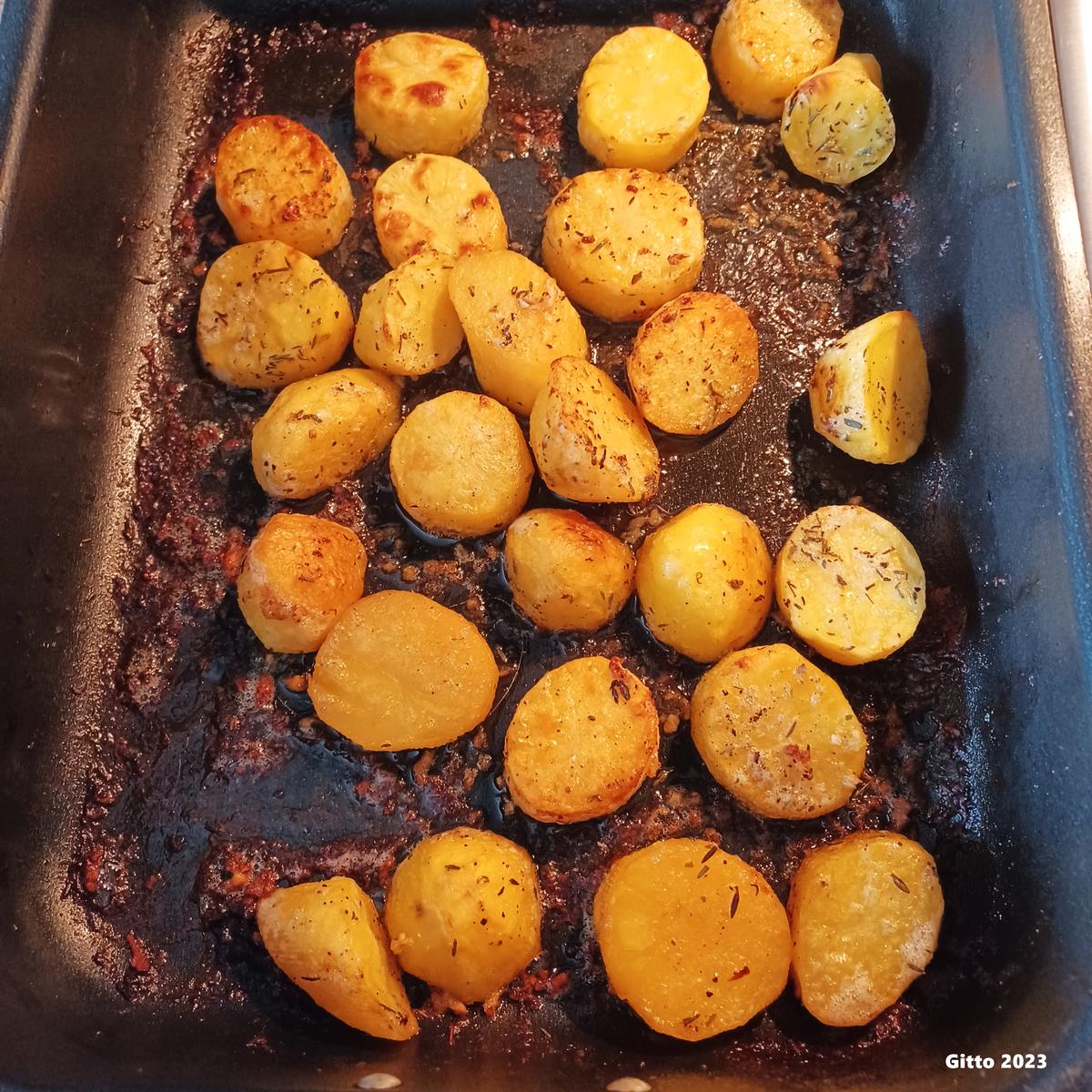 Gefüllte Champignons zu gebratenem Salat und Ofenkartoffeln - Rezept - Bild Nr. 16654