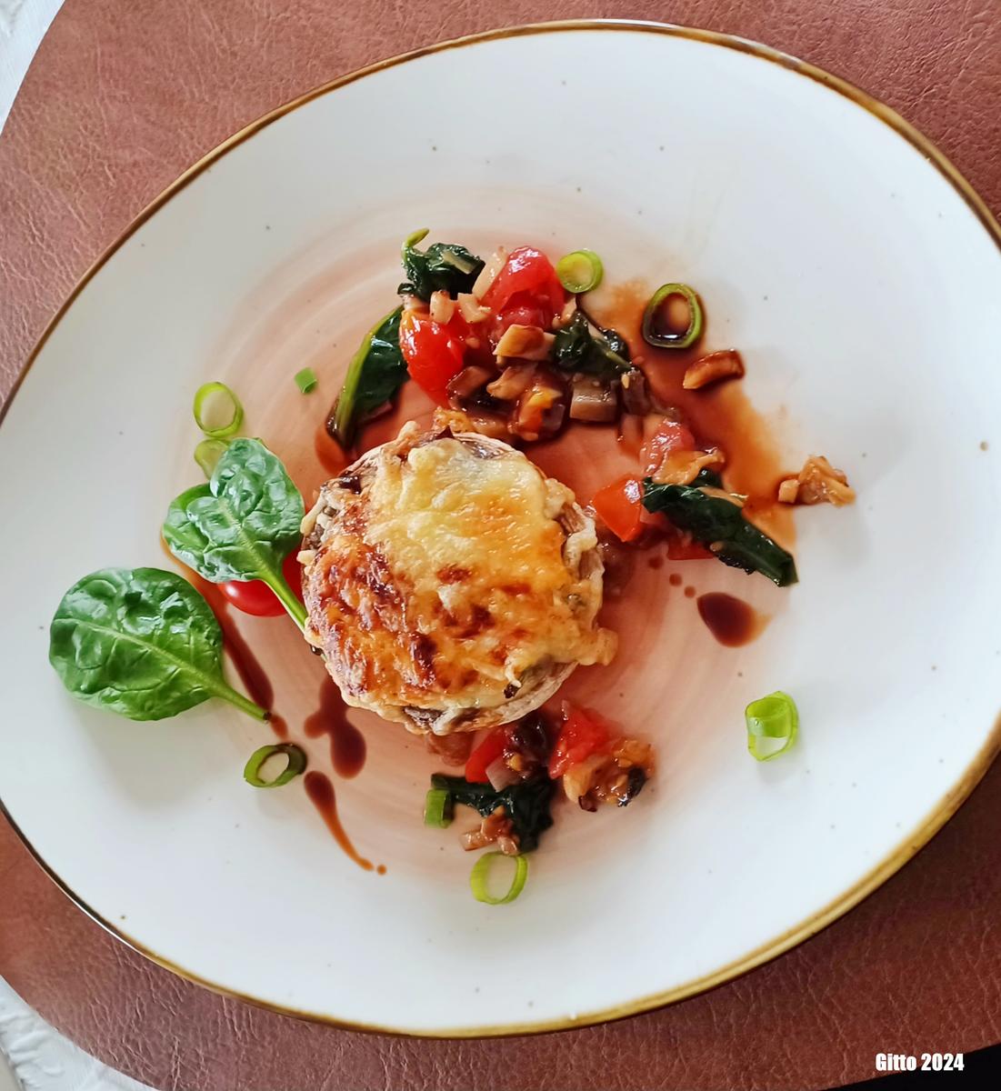 Gefüllte Champignons zu gebratenem Salat und Ofenkartoffeln - Rezept - Bild Nr. 16660