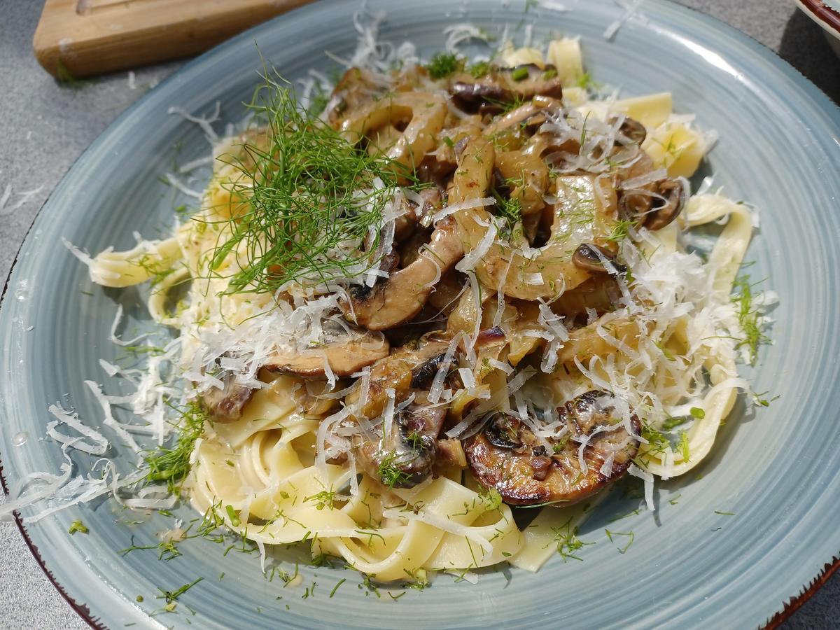 Nudeln in Pilz-Fenchel-Soße - Rezept mit Bild - kochbar.de