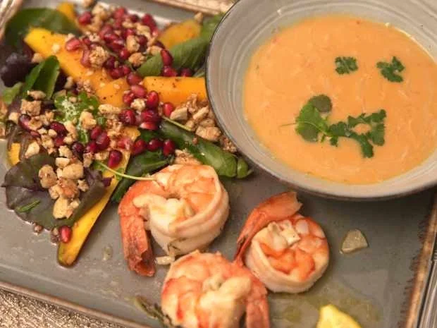 Kokossüppchen mit Tigergarnelen und fruchtigem Salat - Rezept - Bild Nr. 2